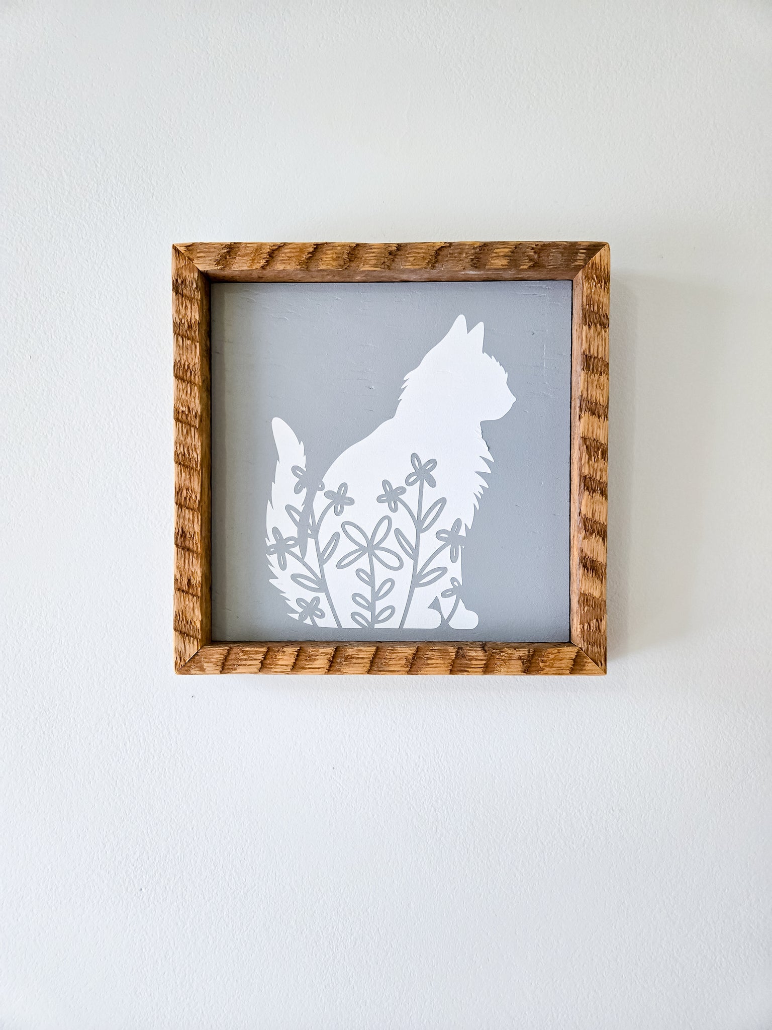 9x9 floral cat sign -gray